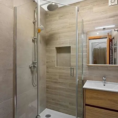 Sleeps 4 With Pool And Air Con * וילהמורה