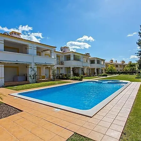 Sleeps 4 With Pool And Air Con 维拉摩拉