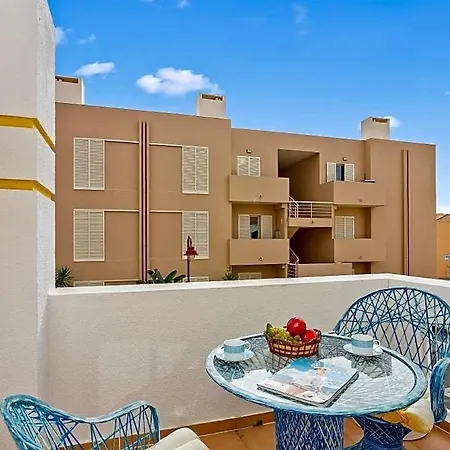 Sleeps 4 With Pool And Air Con *