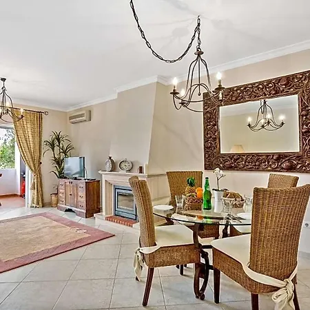 公寓 Sleeps 4 With Pool And Air Con