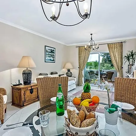 公寓 Sleeps 4 With Pool And Air Con *