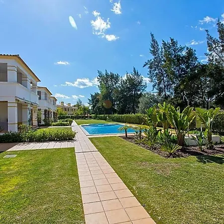 Sleeps 4 With Pool And Air Con 维拉摩拉