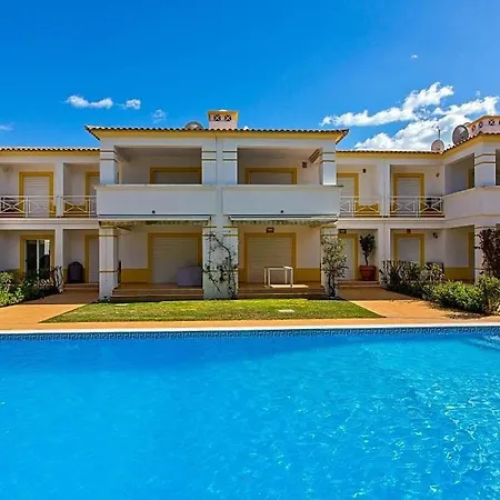 Sleeps 4 With Pool And Air Con 公寓 *