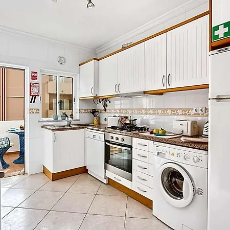Sleeps 4 With Pool And Air Con 维拉摩拉