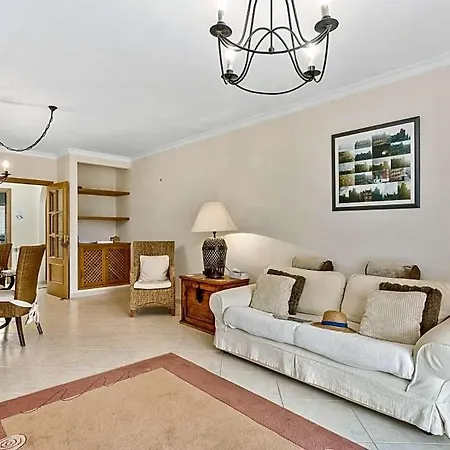 公寓 Sleeps 4 With Pool And Air Con